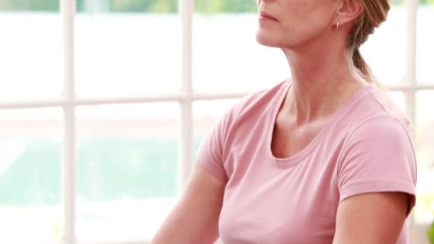 Woman doing yoga at home — Stock Video