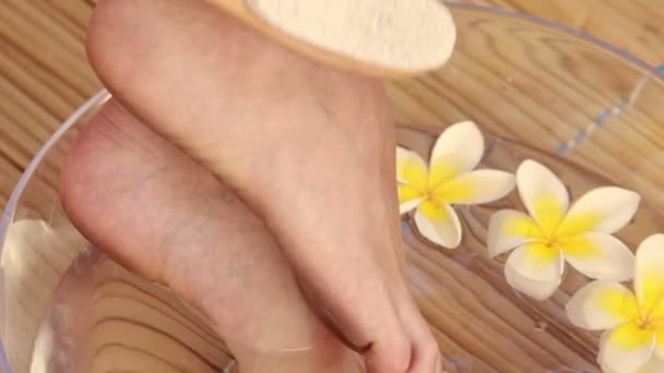 女人在美甲沙龙获得修脚 — 图库视频影像