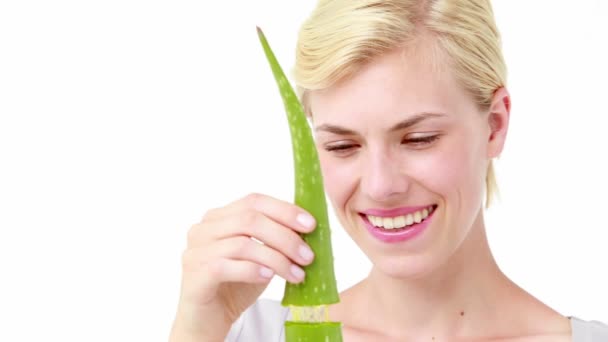 Woman snapping aloe vera leaf — Stock Video