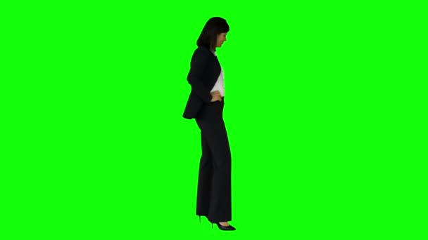 Irritated businesswoman on green screen — Stock Video