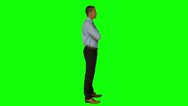 Businessman standing with arms crossed — Stock Video