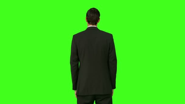 Бизнесмен в костюме стоя — стоковое видео
