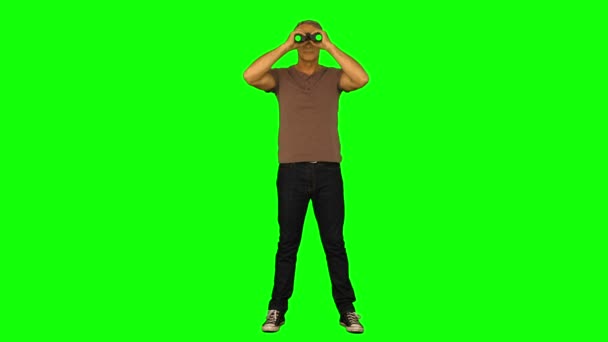 Casual man looking through binoculars — Stock Video
