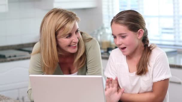 Mother and daughter using laptop — Stock Video