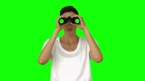 Businesswoman looking through binoculars — Stock Video