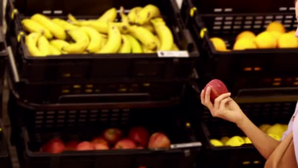 Happy woman holding apple — Stockvideo