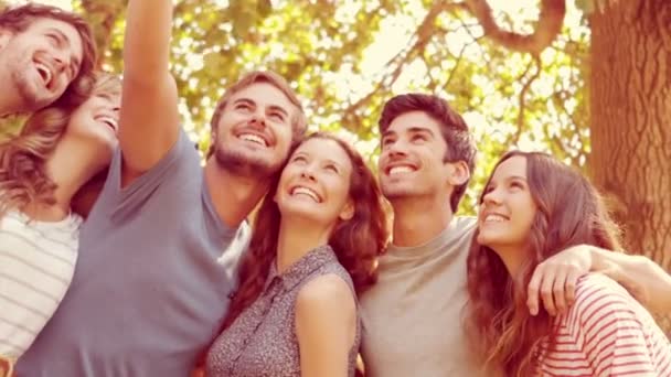 Amici che si fanno un selfie — Video Stock