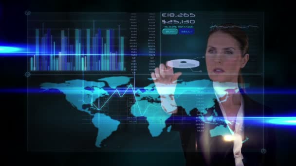 Mujer de negocios tocando interfaz futurista — Vídeo de stock