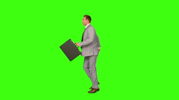 Businessman running on green screen — Stock Video