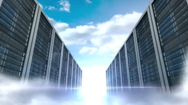 Torre del servidor sobre fondo nublado del cielo — Vídeo de stock