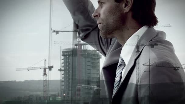 Construction superposition sur homme d'affaires en difficulté — Video