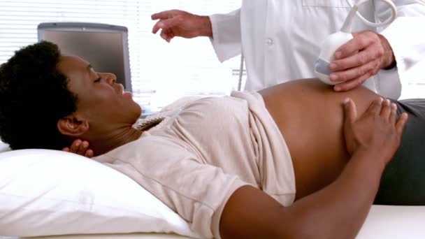 Pregnant woman getting an ultrasound scan — Stock Video