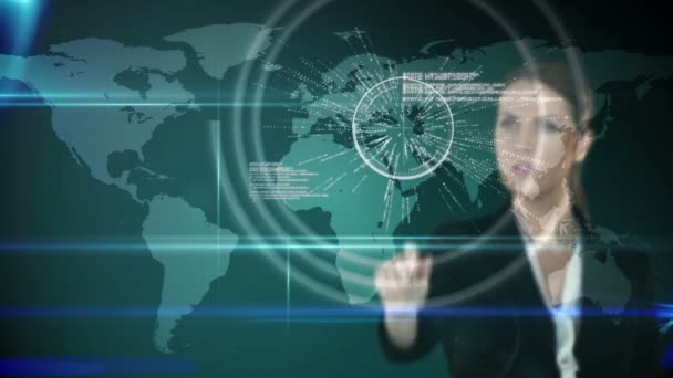 Empresária tocando interface futurista com mapa internacional em segundo plano — Vídeo de Stock