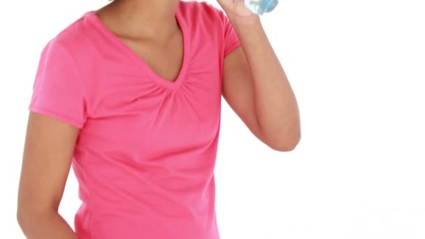 Concentrated athletic woman drinking water — Stock Video