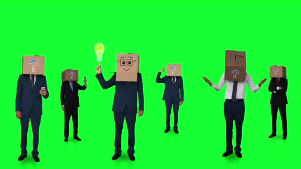 Hombres de negocios escondiendo cabezas con cajas — Vídeo de stock
