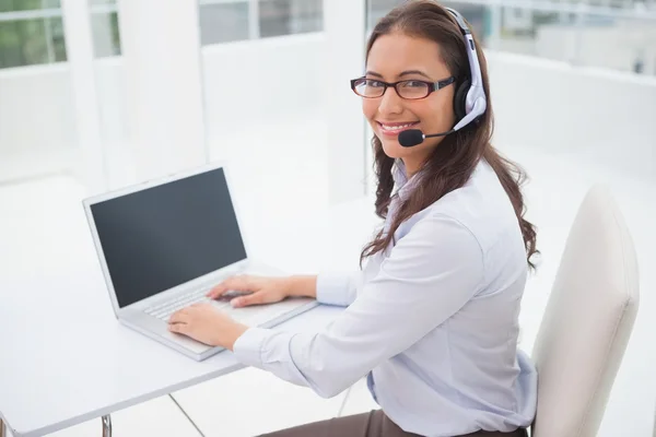 Businesswoman using laptop — Stock Photo, Image