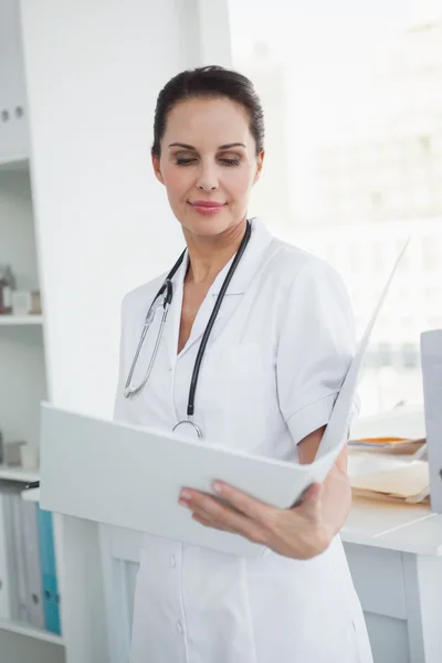 Doctor looking at folder — Stock Photo, Image