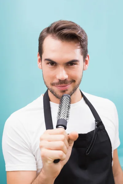 Hair stylist smiling at camera — Stock Photo, Image