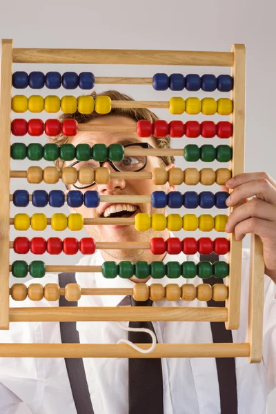 Hombre de negocios usando abacus — Foto de Stock