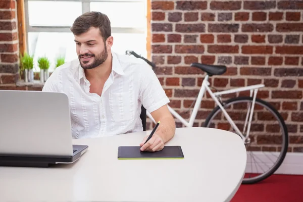 Designer using graphics tablet and laptop — Stock Photo, Image