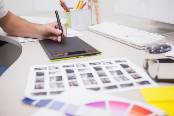 Designer using graphics tablet — Stock Photo, Image