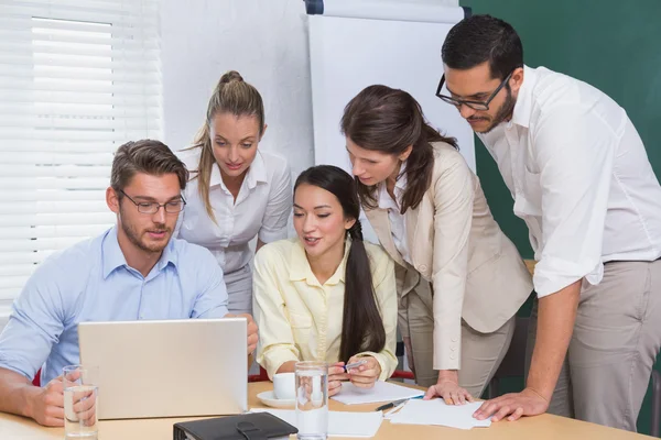 Equipe de negócios tendo reunião — Fotografia de Stock