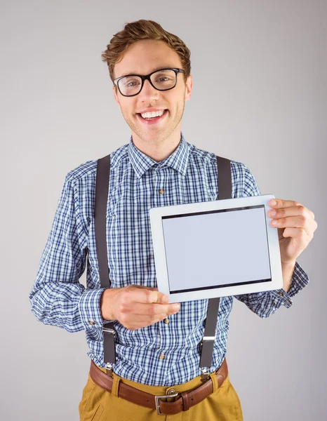 Empresário mostrando tablet pc — Fotografia de Stock