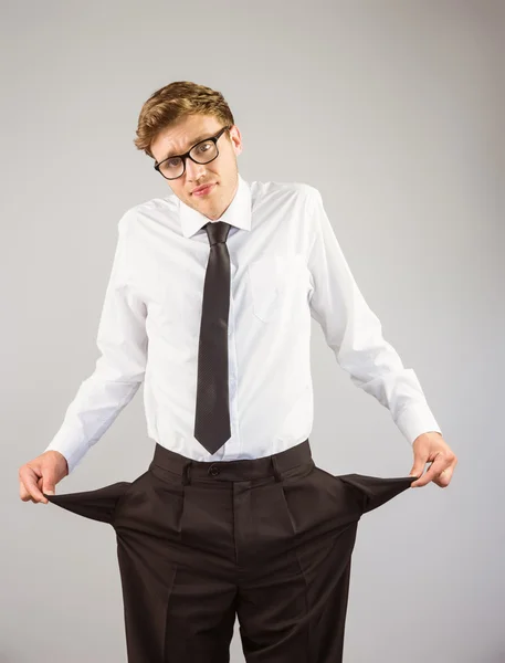 Empresario mostrando bolsillos vacíos — Foto de Stock