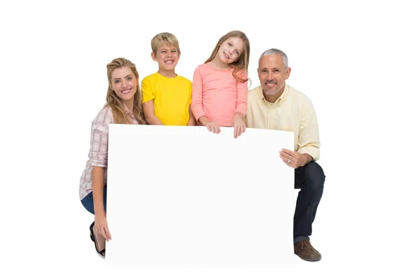 Familie met witte kaart — Stockfoto