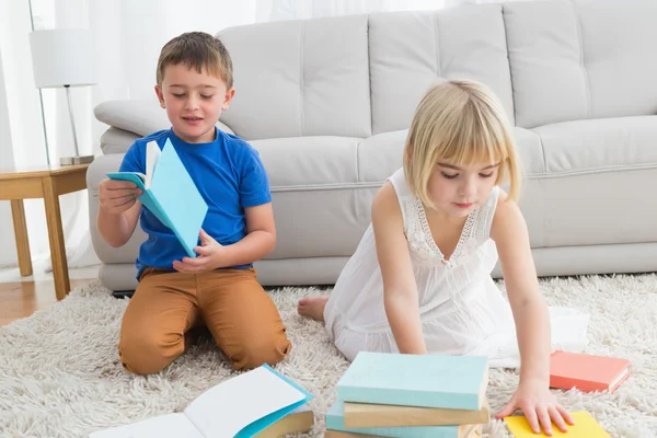 Siblings reading storybook — Stock Photo, Image