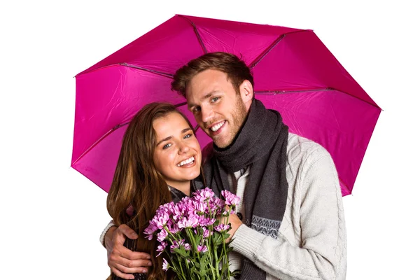 Pareja con flores y paraguas — Foto de Stock