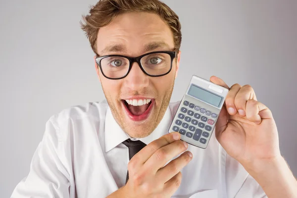 Empresário mostrando calculadora — Fotografia de Stock