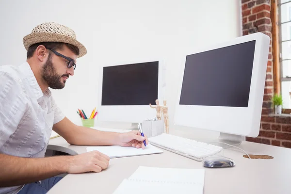 Designer drawing at desk — Stock Photo, Image