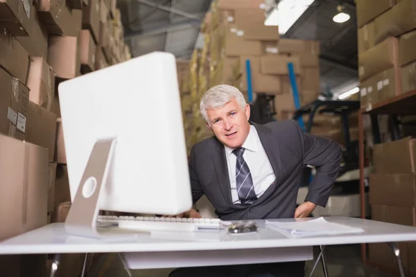 Manager using computer — Stock Photo, Image