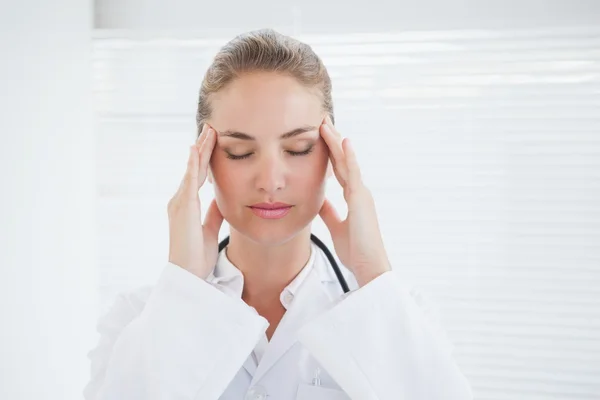 Doctor suffering from migraine — Stock Photo, Image