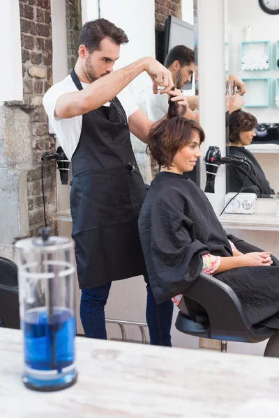 Hair stylist with client — Stock Photo, Image