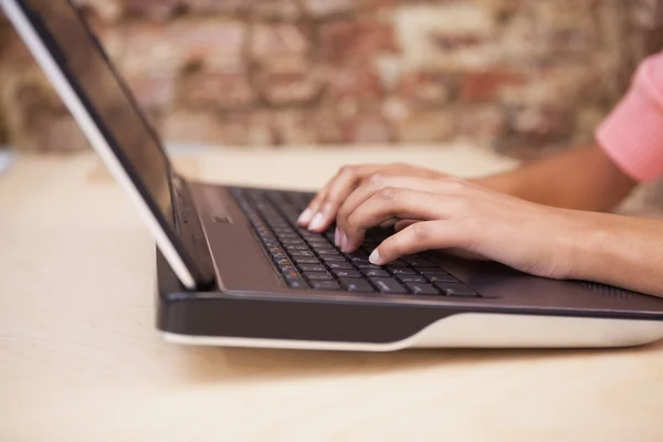 Businesswoman typing on laptop — Stock Photo, Image