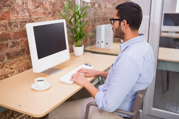 Businessman using computer — Stock Photo, Image