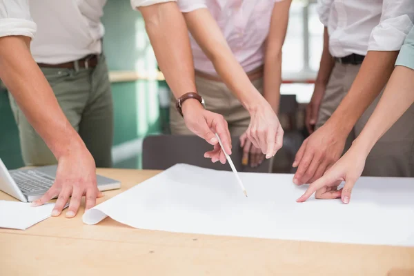 Equipo de arquitectura trabajando —  Fotos de Stock