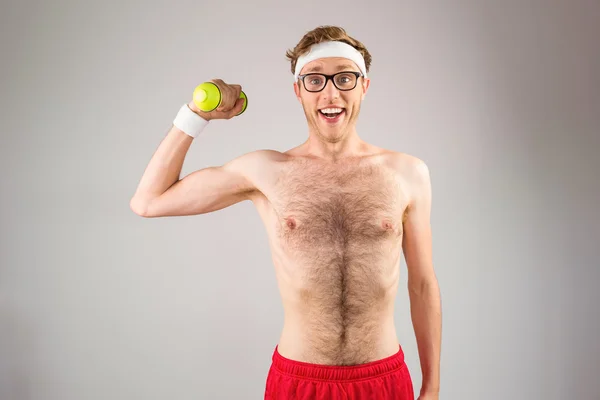 Hipster poseren met dumbbell — Stockfoto