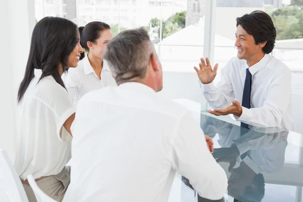 Equipe de negócios tendo reunião — Fotografia de Stock