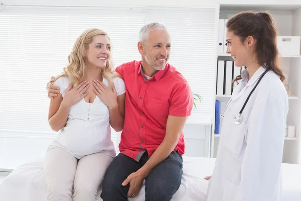 Pazienti consultando il medico — Foto Stock