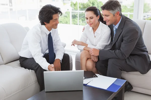 Business team looking at laptop — Stock Photo, Image