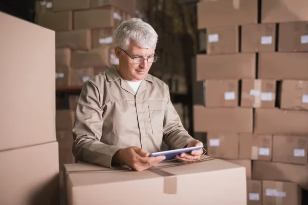 Worker using digital tablet — Stock Photo, Image