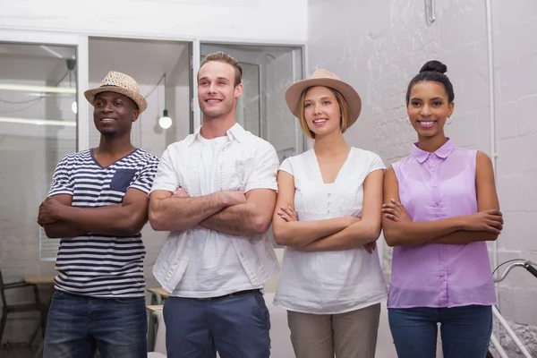 Menschen mit verschränkten Armen — Stockfoto