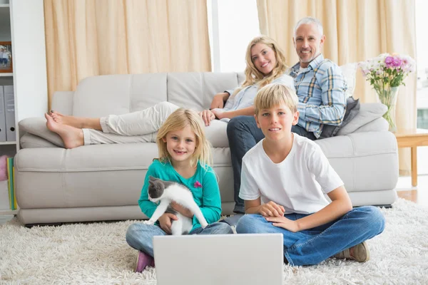 Familie tijd samen doorbrengen — Stockfoto