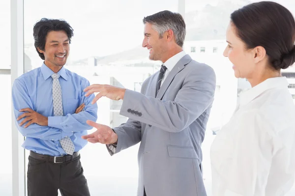 Employees having discussion — Stock Photo, Image