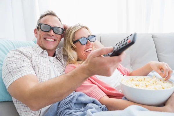 Couple wearing 3d glasses — Stock Photo, Image