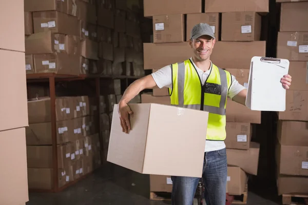 Delivery man with box and clipboard — Stock Photo, Image