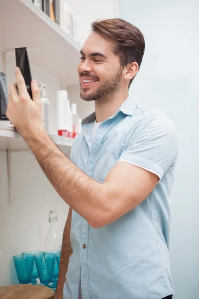 Hairdresser with hair products — Stock Photo, Image